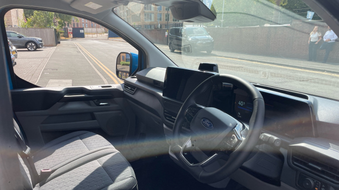 Ford Transit Custom E-320 L1 Rwd 160kW 71kWh H1 Double Cab Van Limited Auto - Image 16